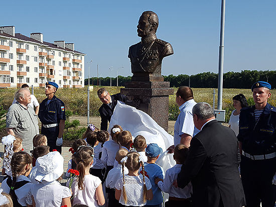 В Михайловске открыли  памятник Александру II